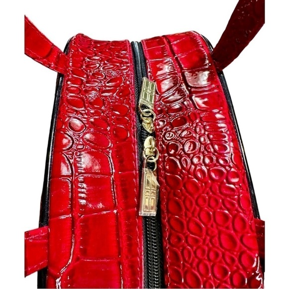 ELIZABETH ARDEN, NWOT, RED TRAVEL, COSMETIC BAG. SNAKESKIN PATTERN. 11”W X 8”H - Picture 3 of 8